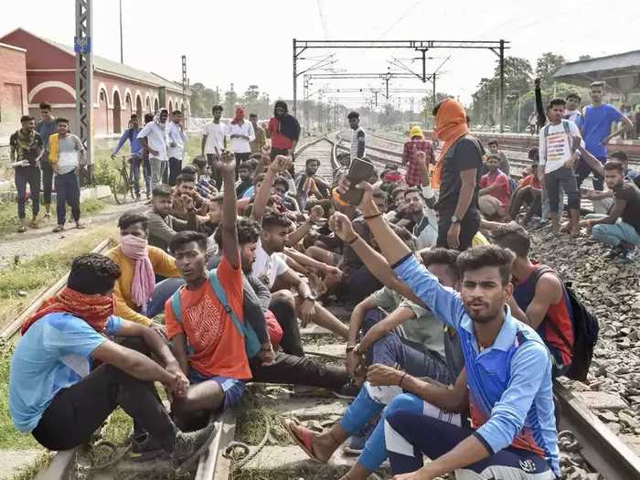 बिहार : अग्निपथ के खिलाफ उग्र प्रदर्शनों के बाद एनडीए में मचा घमासान